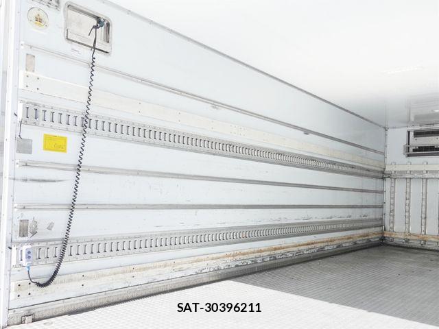 Isuzu FORWARD 2018-09 7327169-15