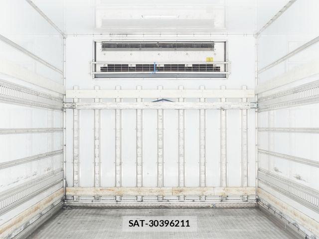 Isuzu FORWARD 2018-09 7327169-17