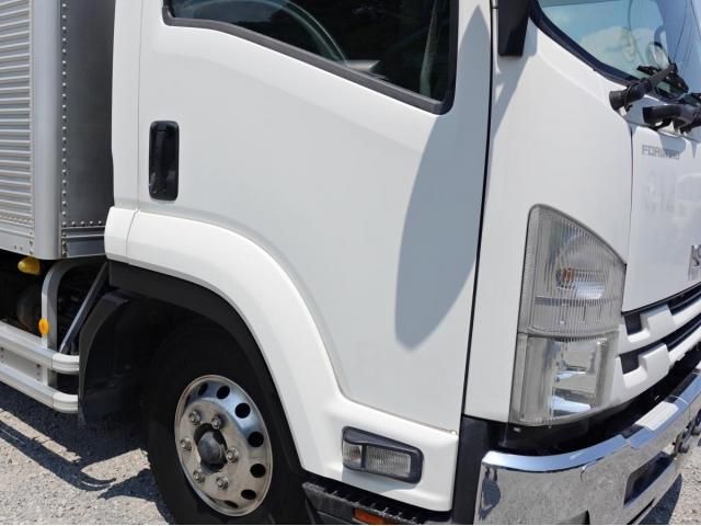 Isuzu FORWARD 2018-01 7606882-5