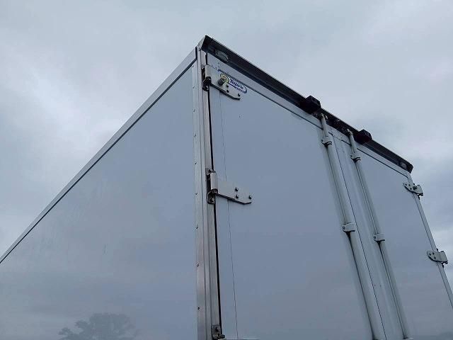 Isuzu FORWARD 2022-04 7864694-15