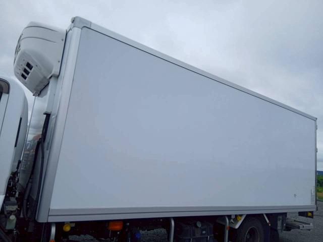 Isuzu FORWARD 2022-04 7864694-17