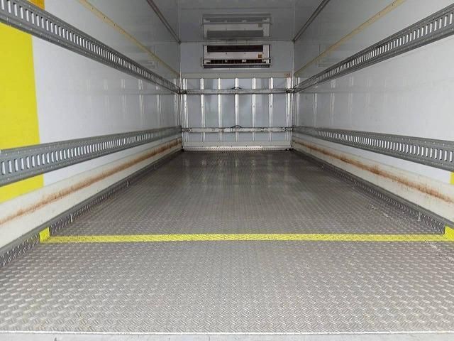 Isuzu FORWARD 2022-04 7864694-22