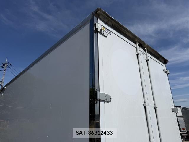 Isuzu FORWARD 2023-06 7902633-13