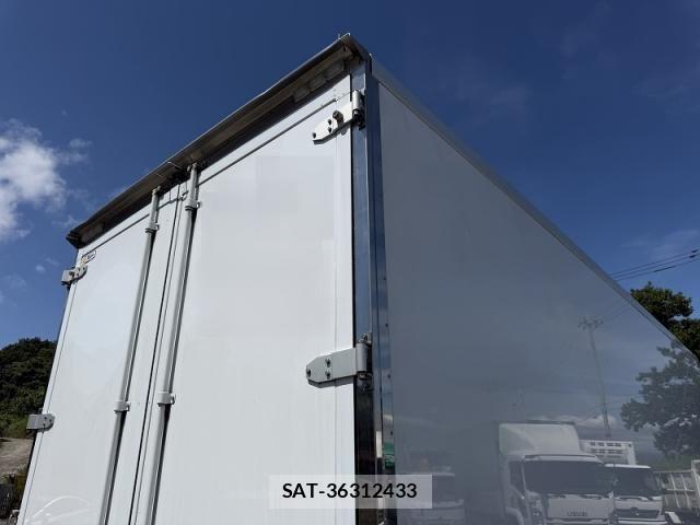 Isuzu FORWARD 2023-06 7902633-15