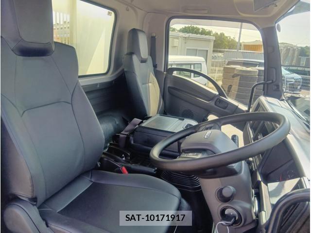 Isuzu FORWARD 2024-09 8073821-22