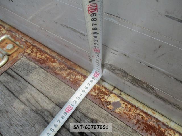 Isuzu FORWARD 2017-02 8073824-24