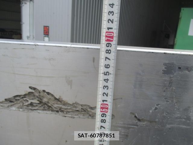 Isuzu FORWARD 2017-02 8073824-25