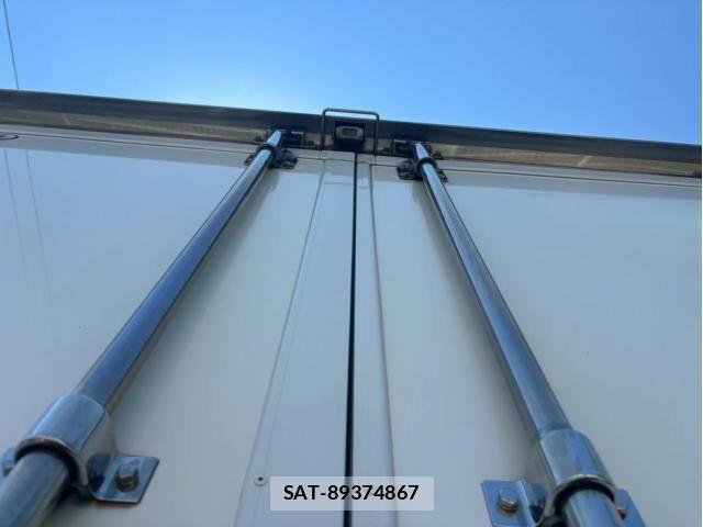 Isuzu FORWARD 2016-04 8099259-4