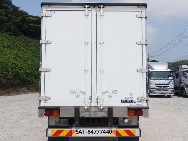 Isuzu FORWARD 2015-03 8207587-4