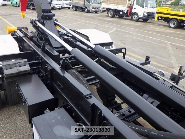 Isuzu FORWARD 2017-08 8230098-7
