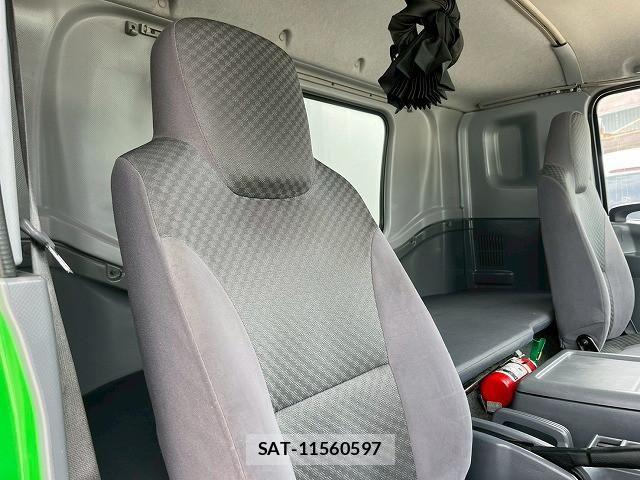 Isuzu FORWARD 2016-07 8230118-23