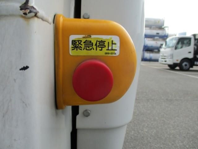 Isuzu FORWARD 2020-06 8331903-11
