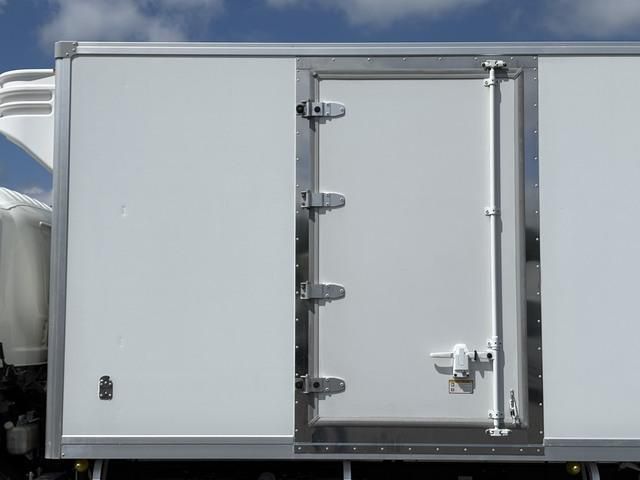 Isuzu FORWARD 2017-06 8331927-10