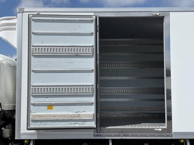 Isuzu FORWARD 2017-06 8331927-11