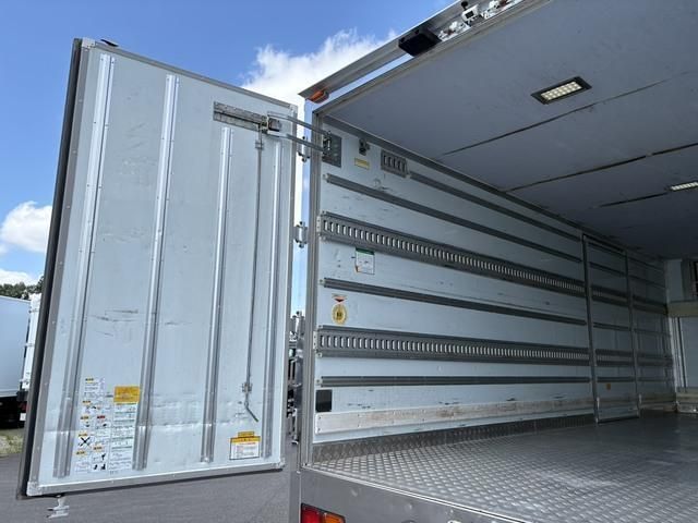 Isuzu FORWARD 2017-06 8331927-23