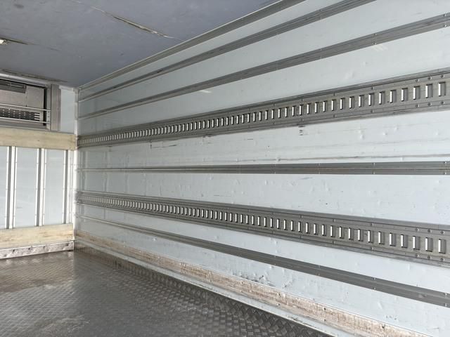 Isuzu FORWARD 2017-06 8331927-26