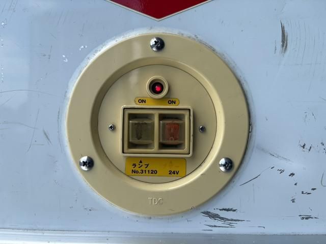 Isuzu FORWARD 2017-06 8331927-29