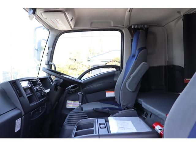 Isuzu FORWARD 2021-08 8331904-23