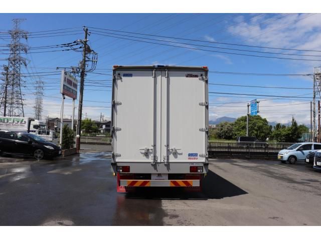 Isuzu FORWARD 2021-08 8331904-4