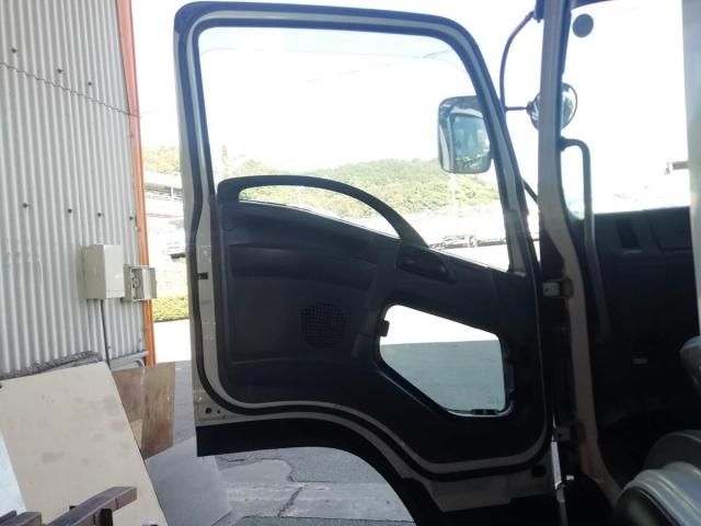 Isuzu FORWARD 2019-03 8331922-27