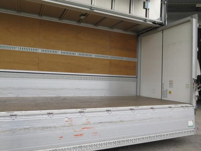 Isuzu FORWARD 2020-06 8331908-10