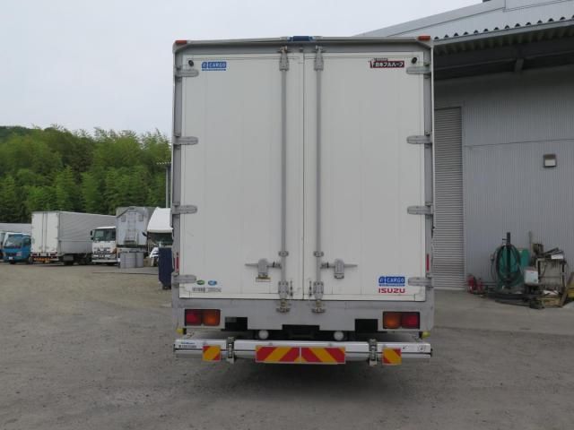 Isuzu FORWARD 2020-06 8331908-6