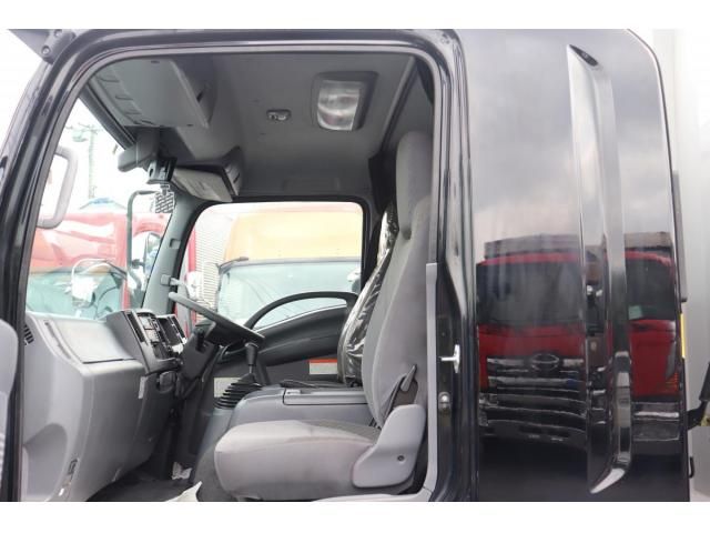 Isuzu FORWARD 2020-05 8331924-18