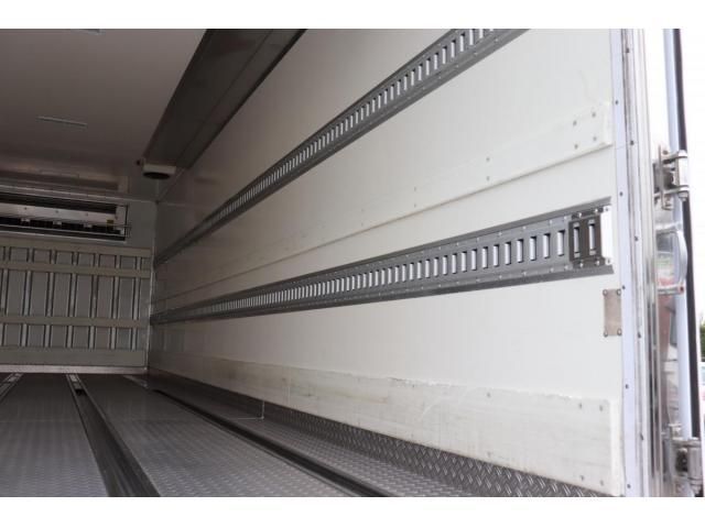 Isuzu FORWARD 2015-08 8331906-9