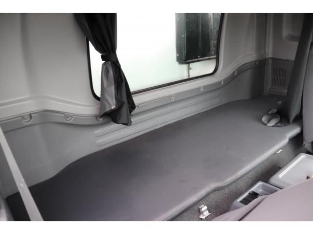 Isuzu FORWARD 2015-08 8331906-16