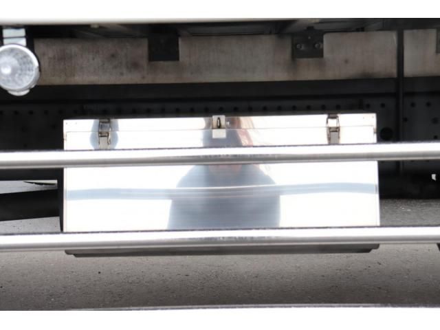 Isuzu FORWARD 2015-08 8331906-26