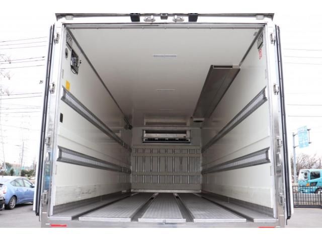 Isuzu FORWARD 2015-08 8331906-6
