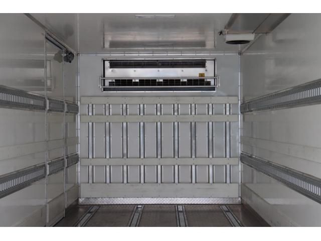 Isuzu FORWARD 2015-08 8331906-7