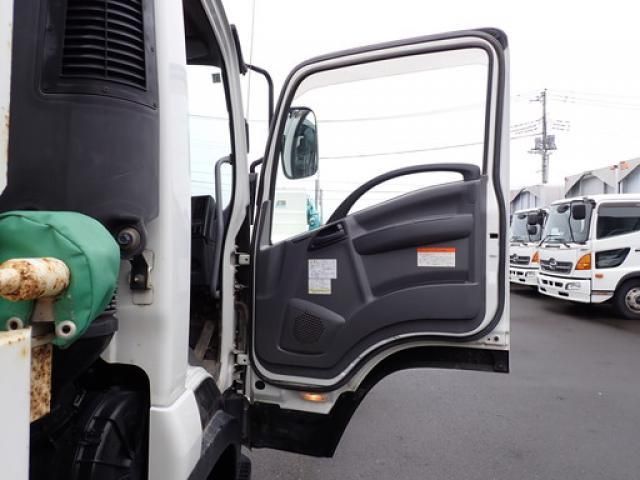 Isuzu FORWARD 2016-01 8331928-29