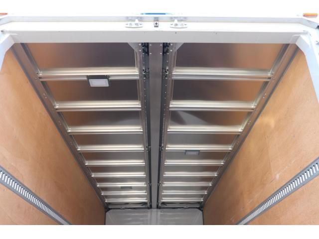Isuzu FORWARD 2023-09 8331907-11