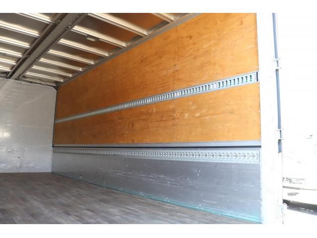 Isuzu FORWARD 2018-02 8331900-9