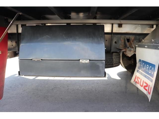 Isuzu FORWARD 2018-02 8331900-24