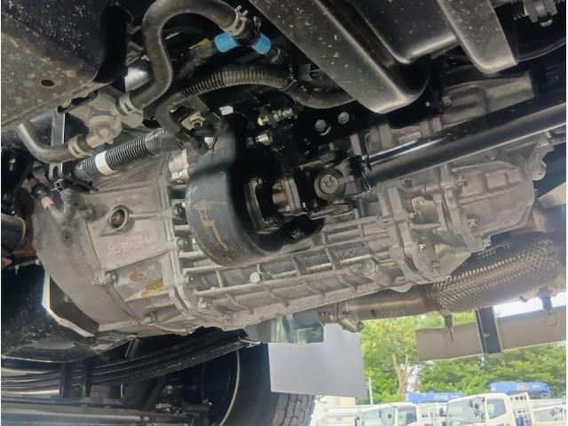 Isuzu FORWARD 2025-04 8331901-15