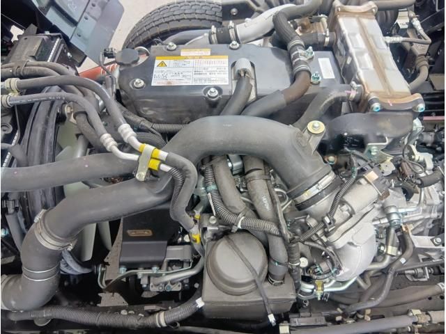 Isuzu FORWARD 2025-04 8331901-18