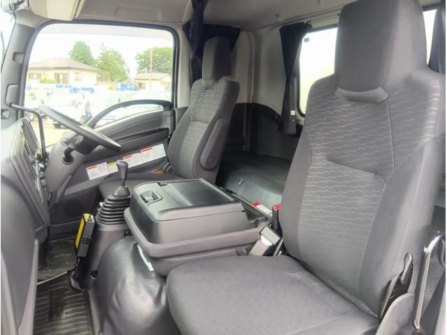Isuzu FORWARD 2025-04 8331901-23