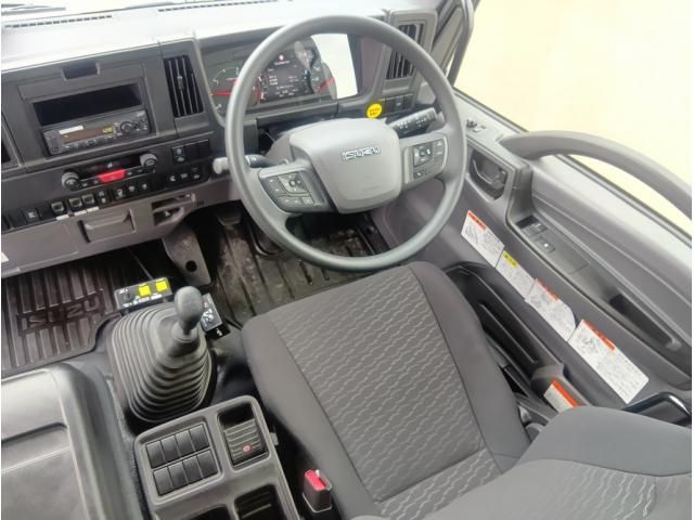 Isuzu FORWARD 2025-04 8331901-24