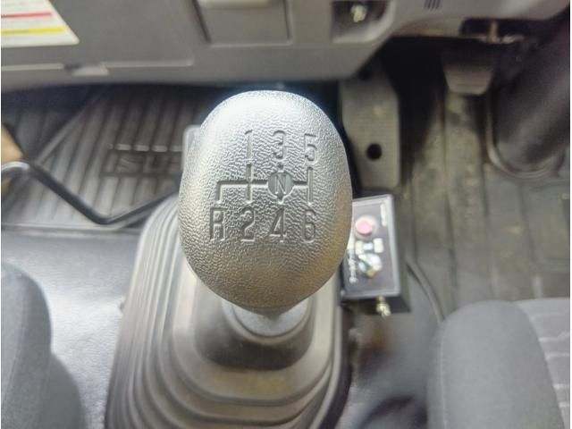 Isuzu FORWARD 2025-04 8331901-26