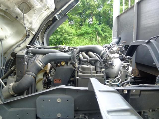 Isuzu FORWARD 2022-06 8331913-14