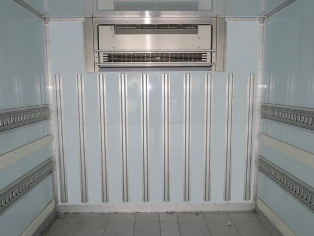 Isuzu FORWARD 2025-10 8331902-9