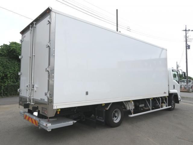 Isuzu FORWARD 2025-10 8331902-3