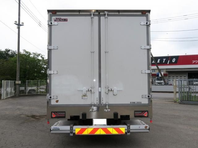 Isuzu FORWARD 2025-10 8331902-4