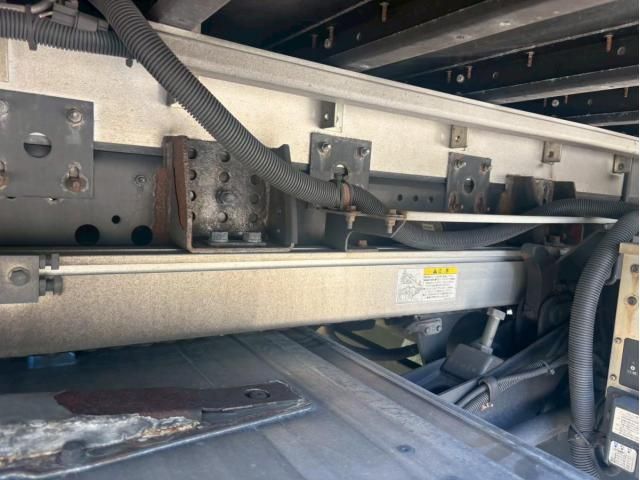 Isuzu FORWARD 2022-02 8331921-26