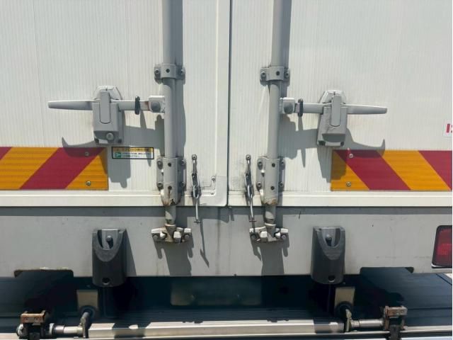 Isuzu FORWARD 2022-02 8331921-6