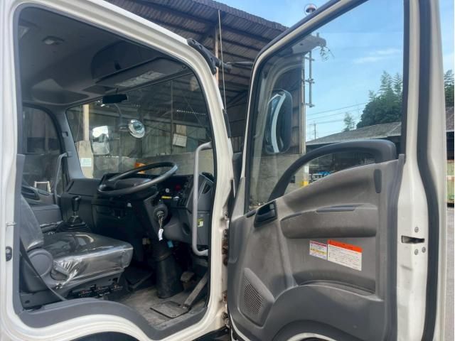 Isuzu FORWARD 2014-09 8331926-27