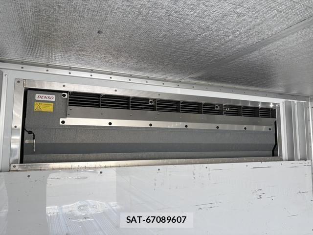 Isuzu FORWARD 2017-12 8354524-25