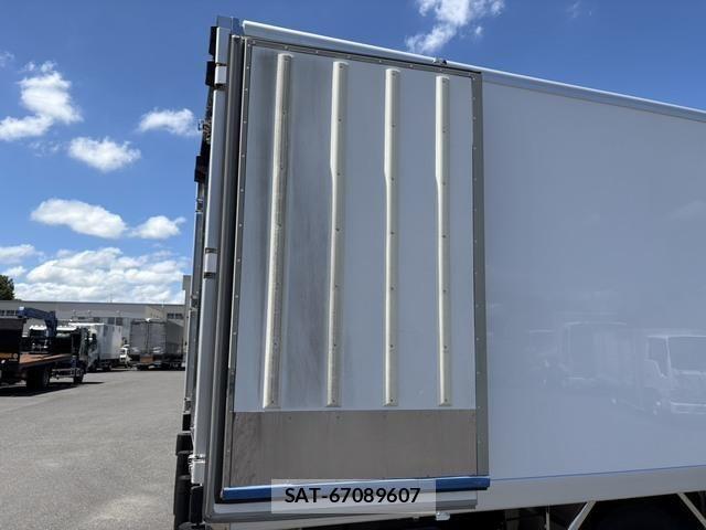 Isuzu FORWARD 2017-12 8354524-27